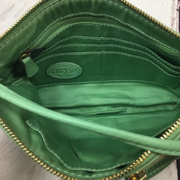 ⭐️ Fossil Mint Pebbled Leather Crossbody Purse EUC - Picture 3 of 8